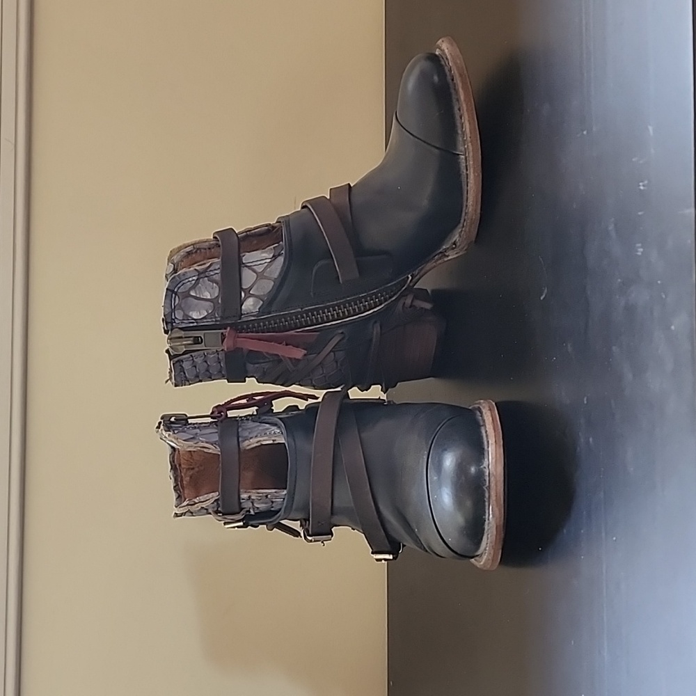 Freebird by Steve Crue Navy Multi Boot Size 7